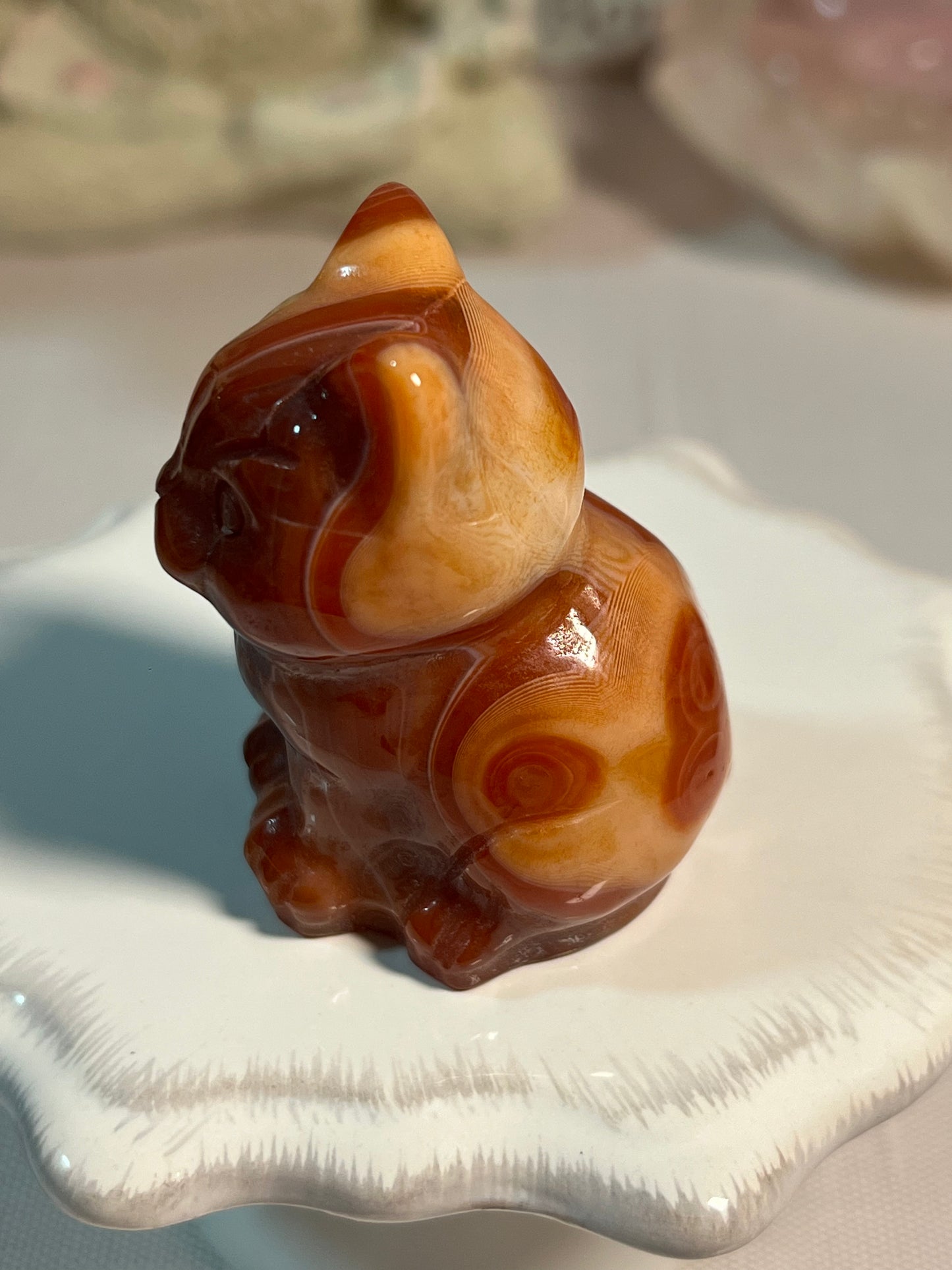 Adorable dyed agate kitty carving