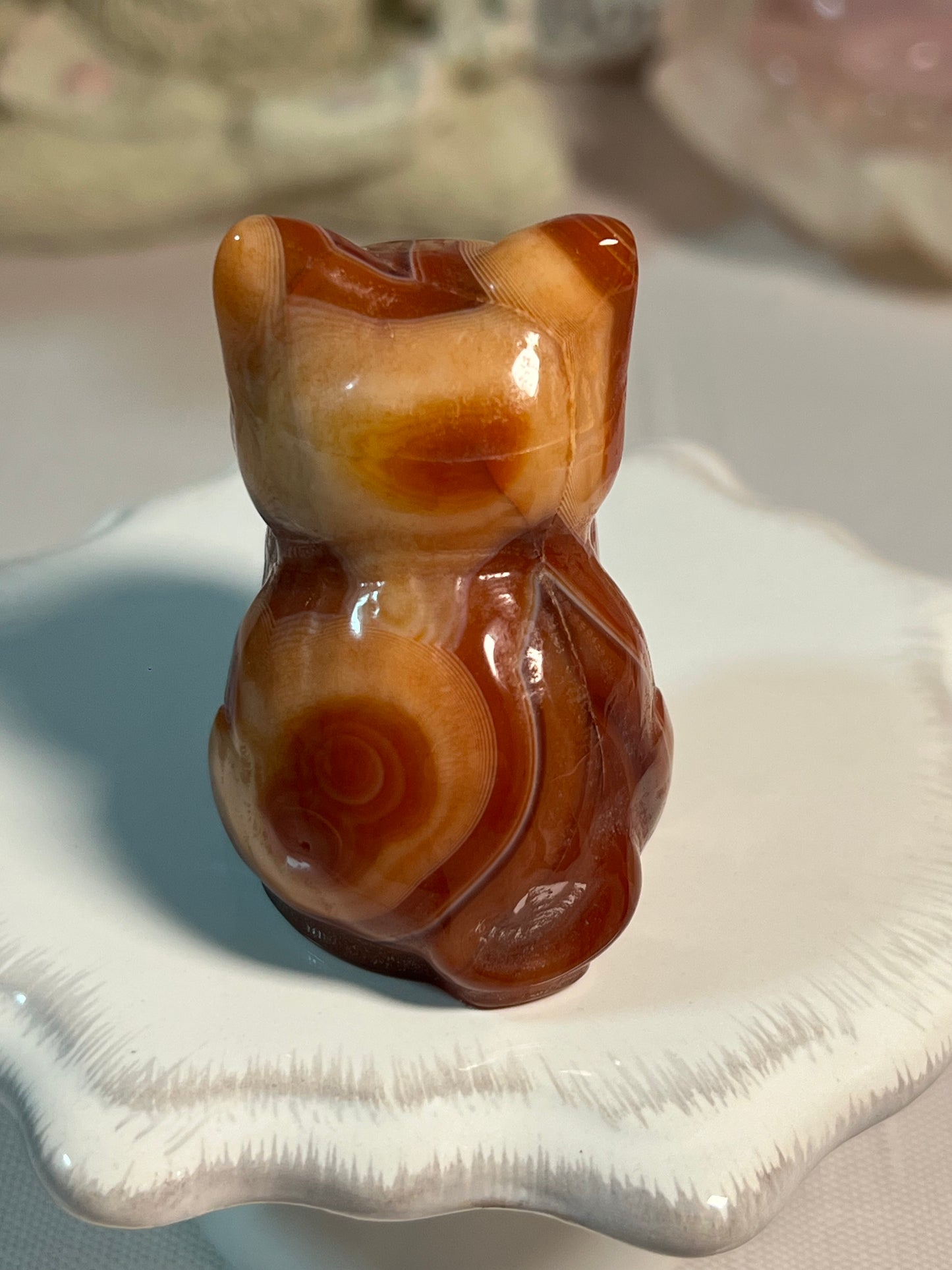 Adorable dyed agate kitty carving