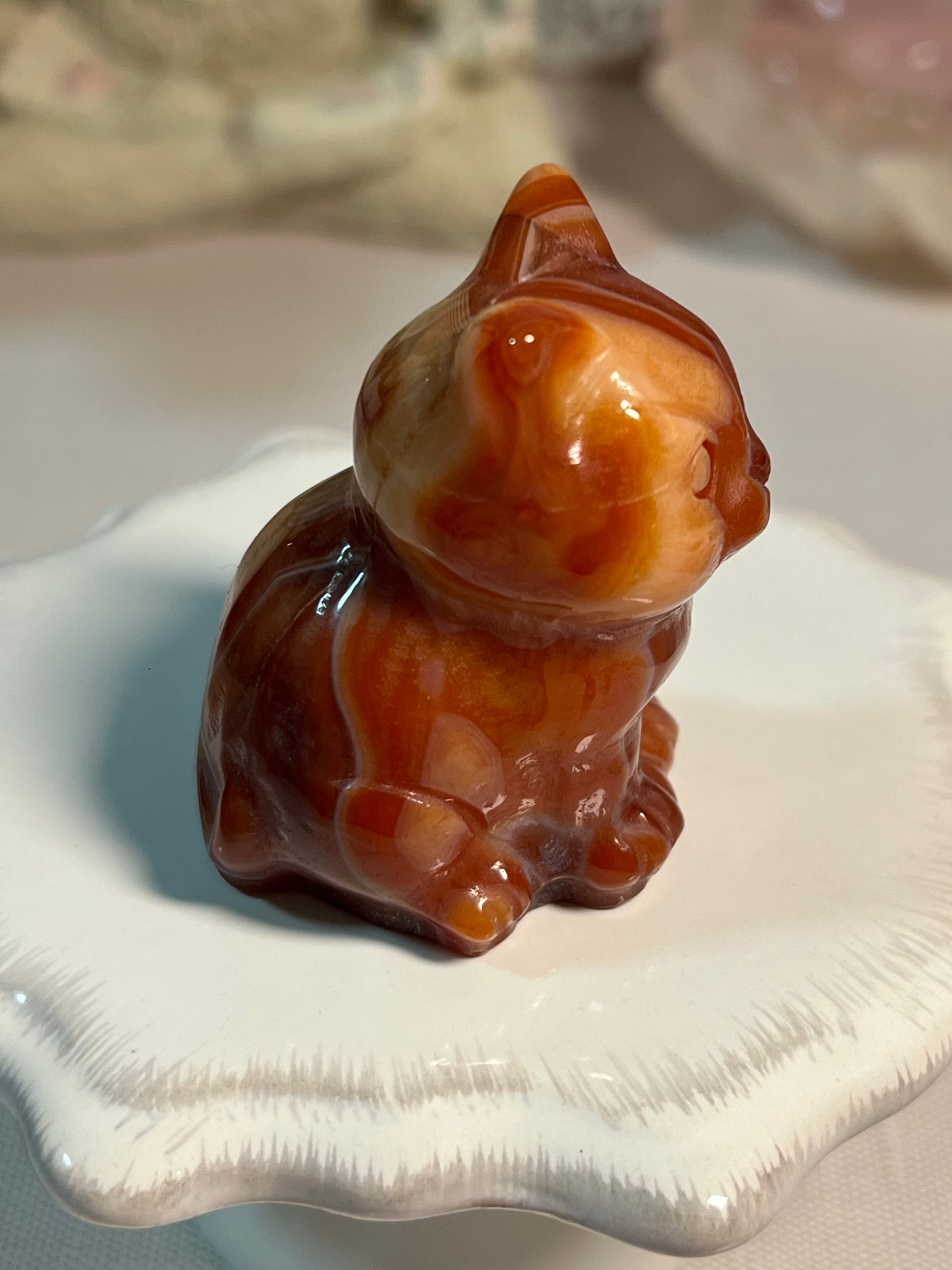 Adorable dyed agate kitty carving