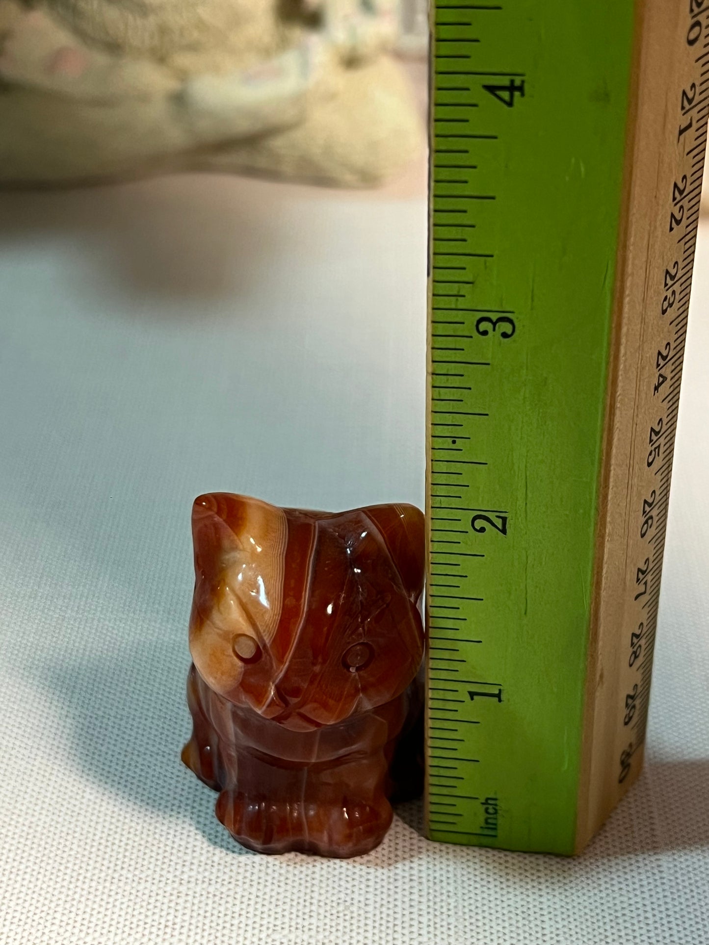 Adorable dyed agate kitty carving