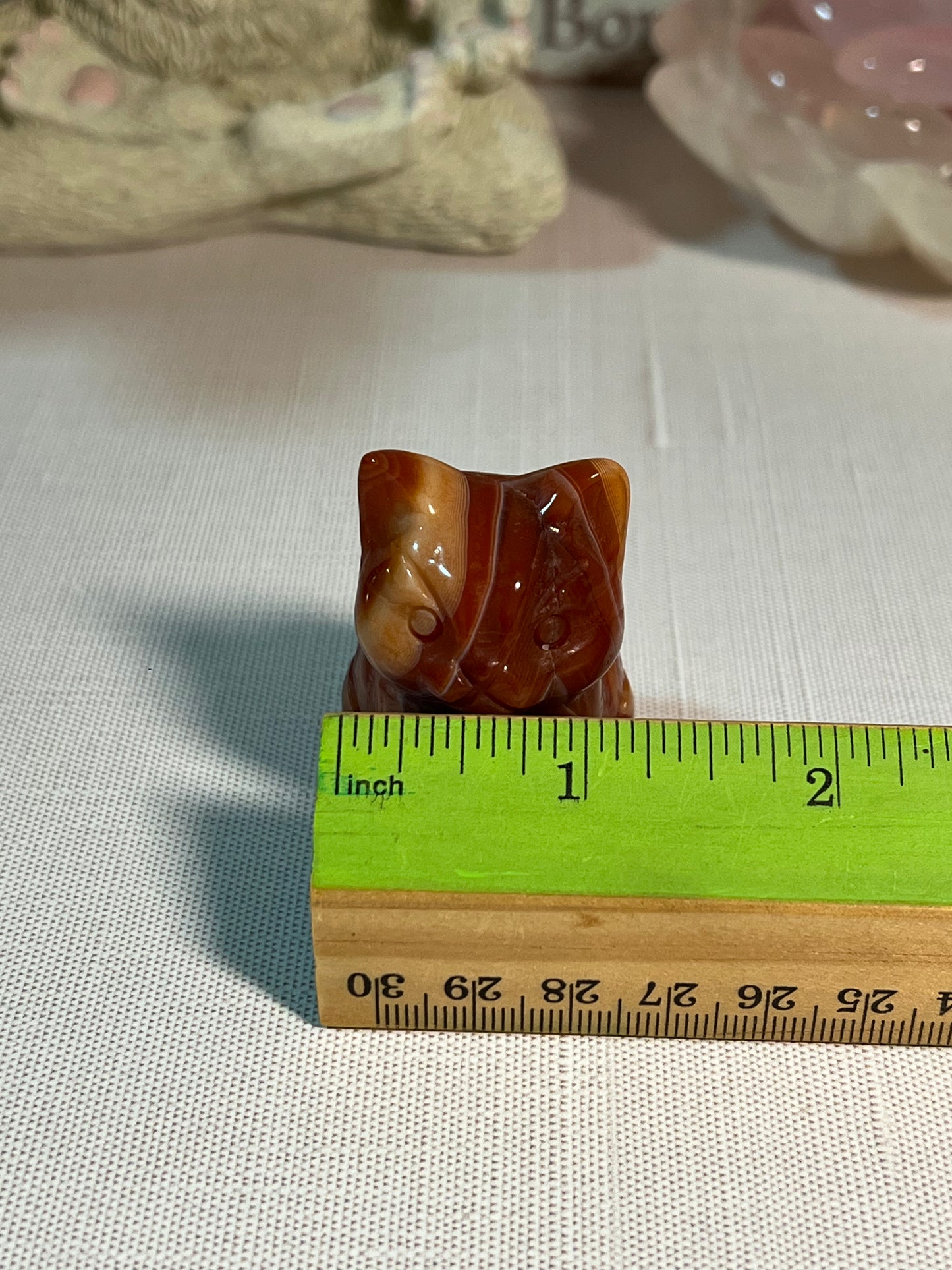 Adorable dyed agate kitty carving