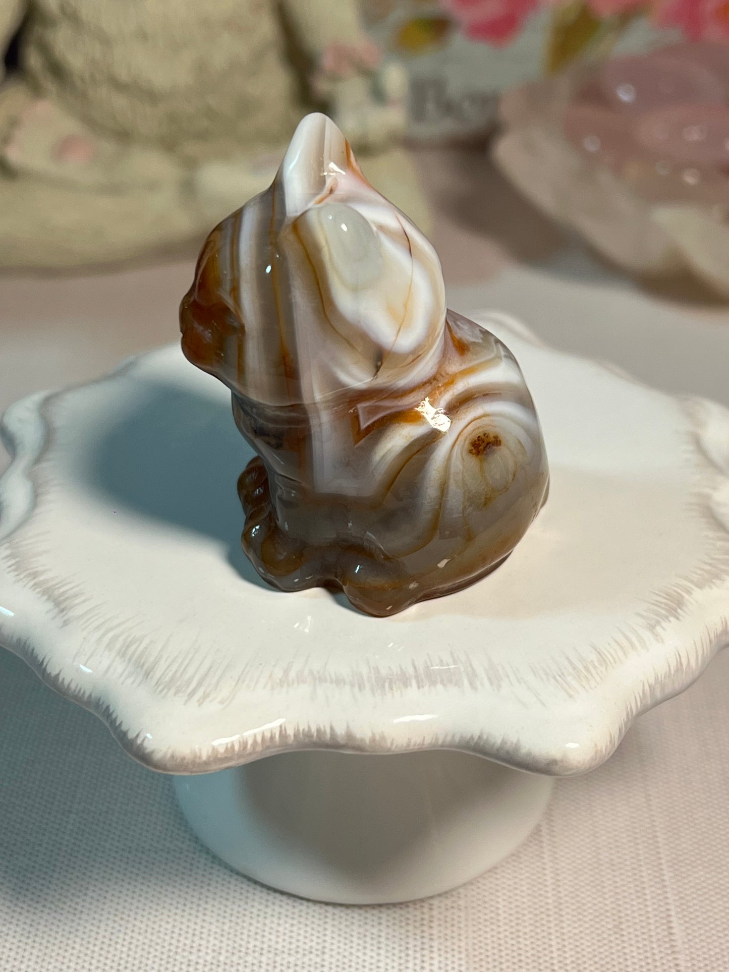 Adorable dyed agate kitty carving