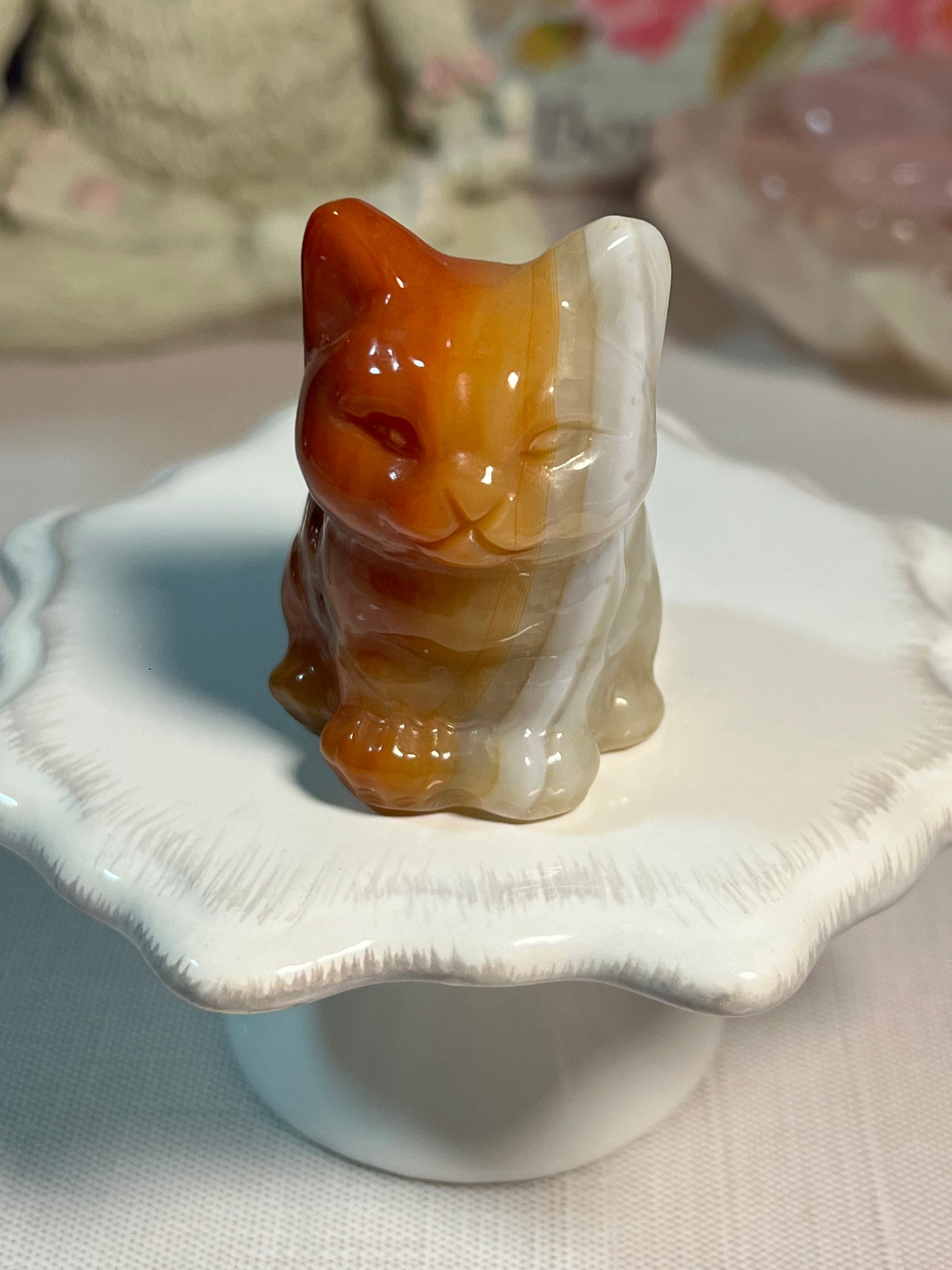Adorable dyed agate kitty carving