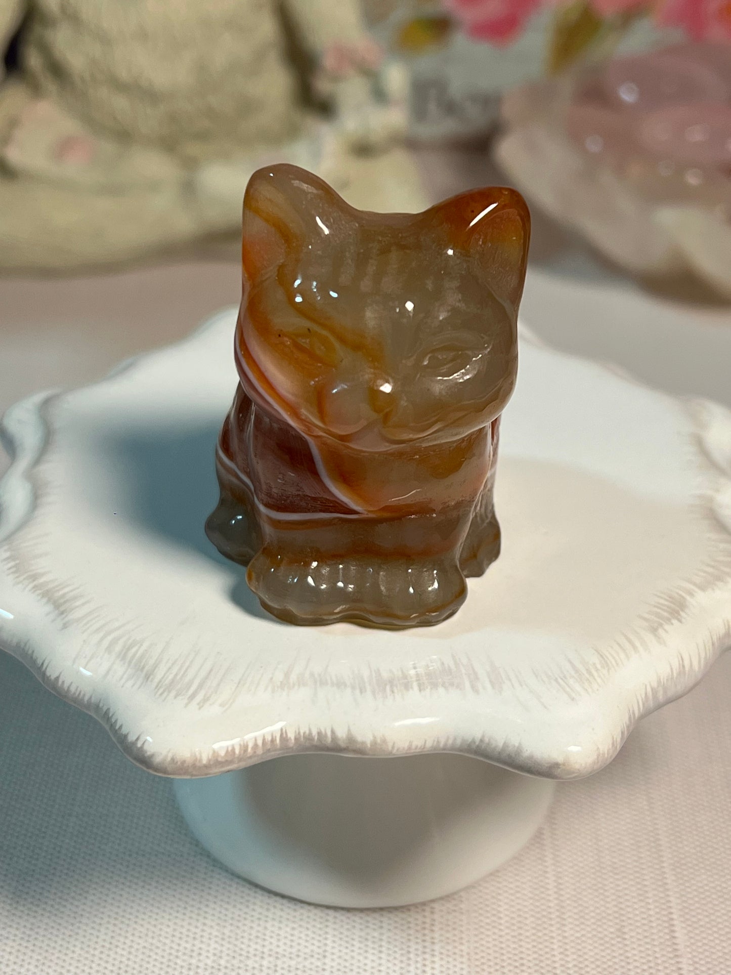 Adorable dyed agate kitty carving