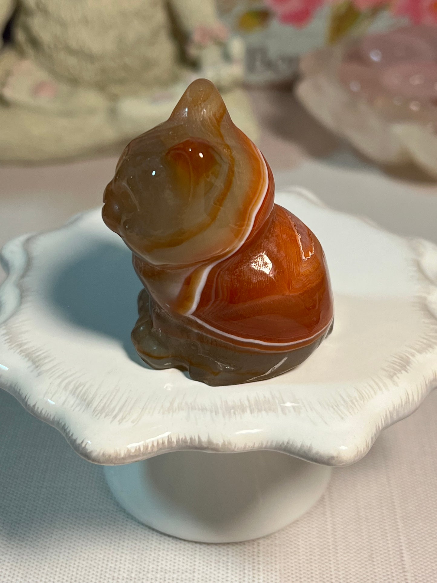 Adorable dyed agate kitty carving