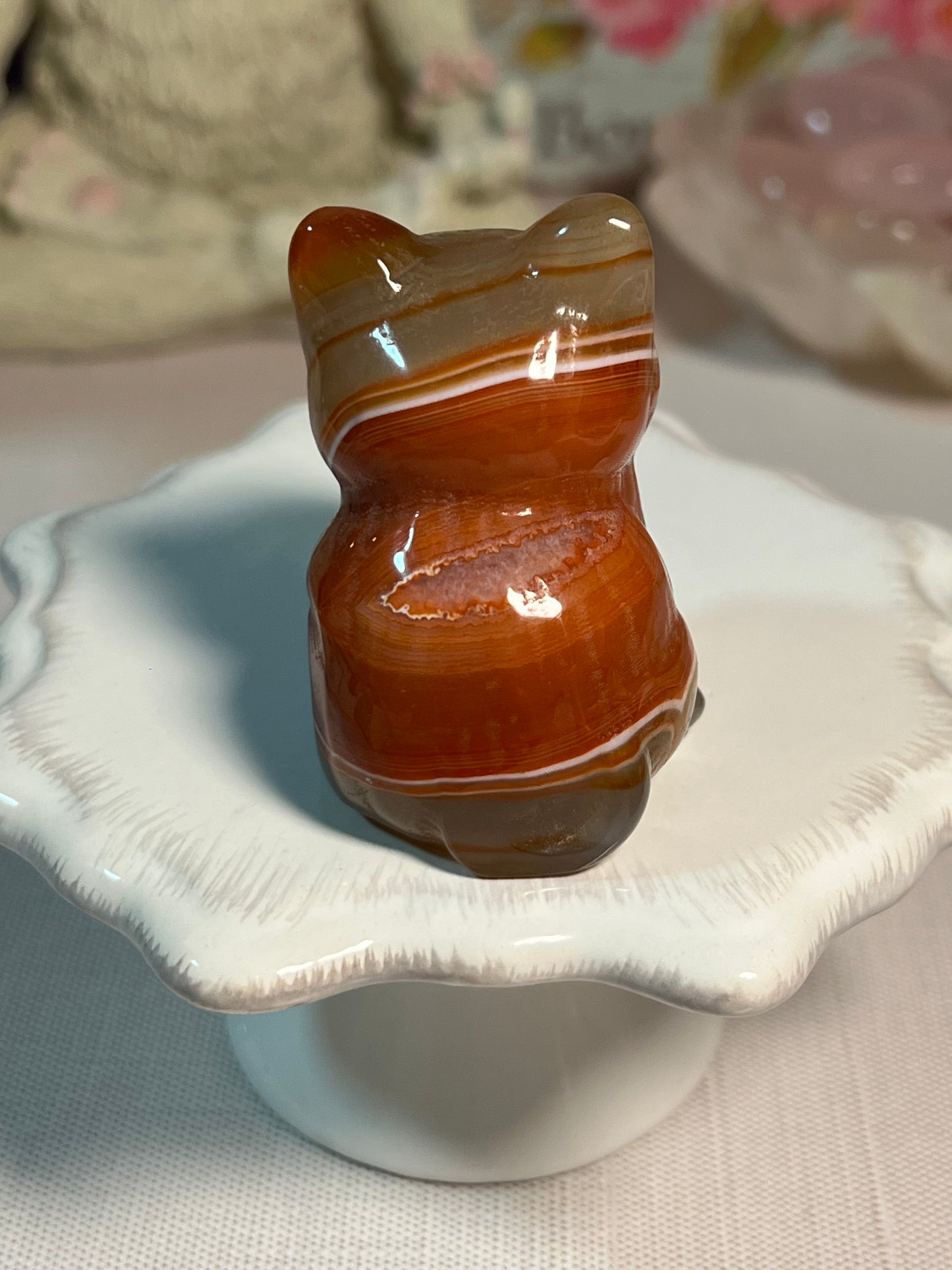 Adorable dyed agate kitty carving
