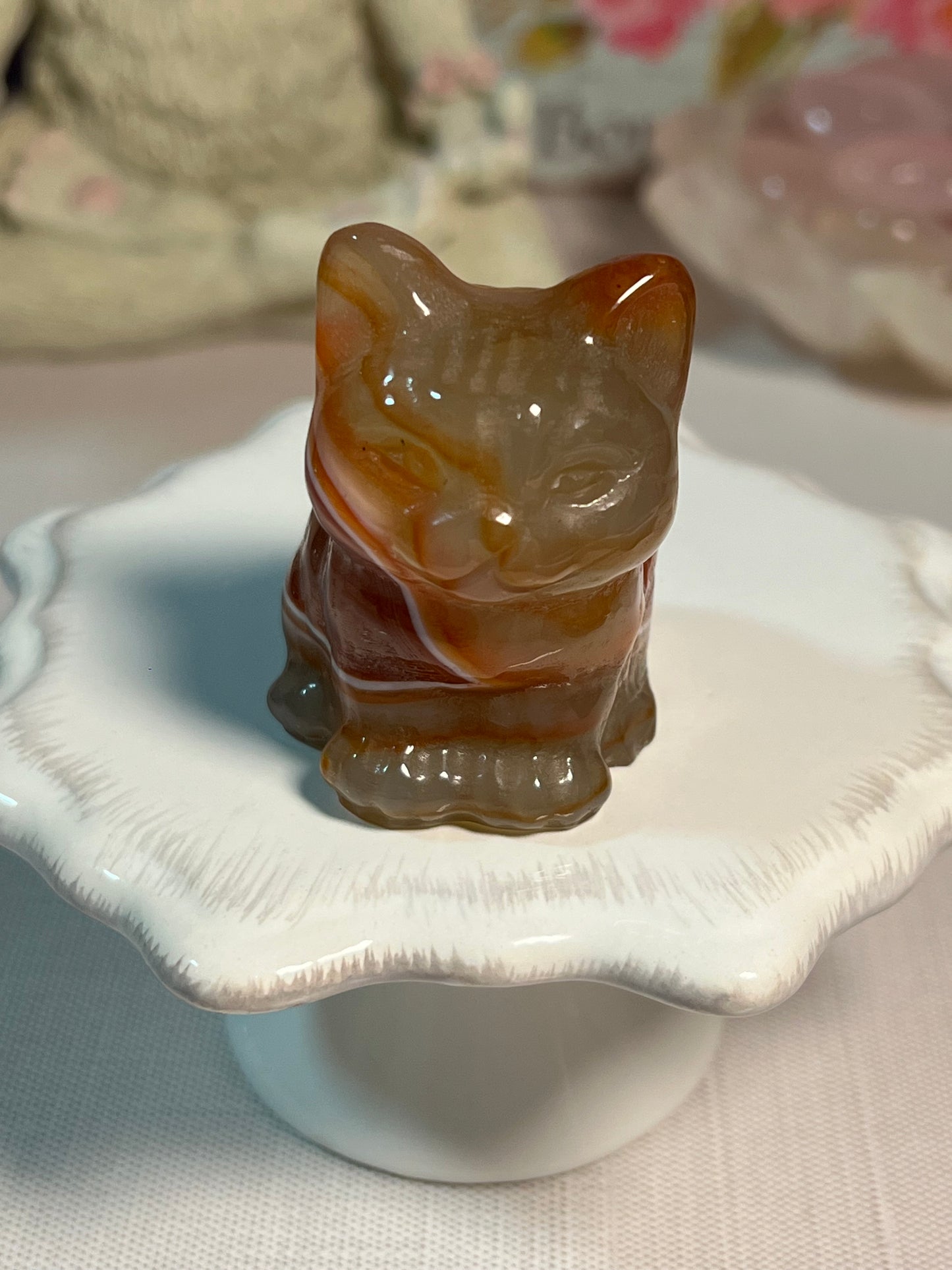Adorable dyed agate kitty carving