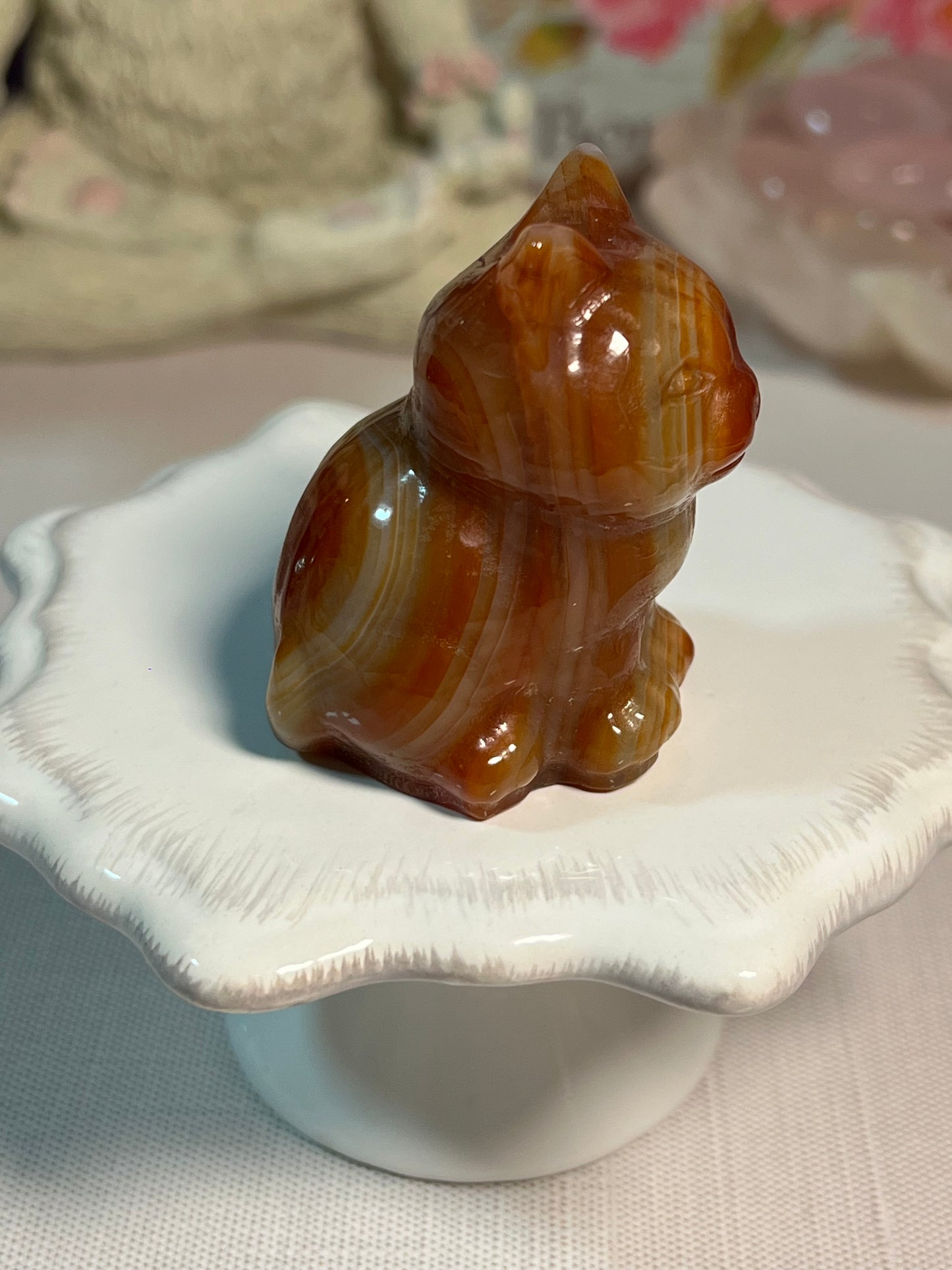Adorable dyed agate kitty carving