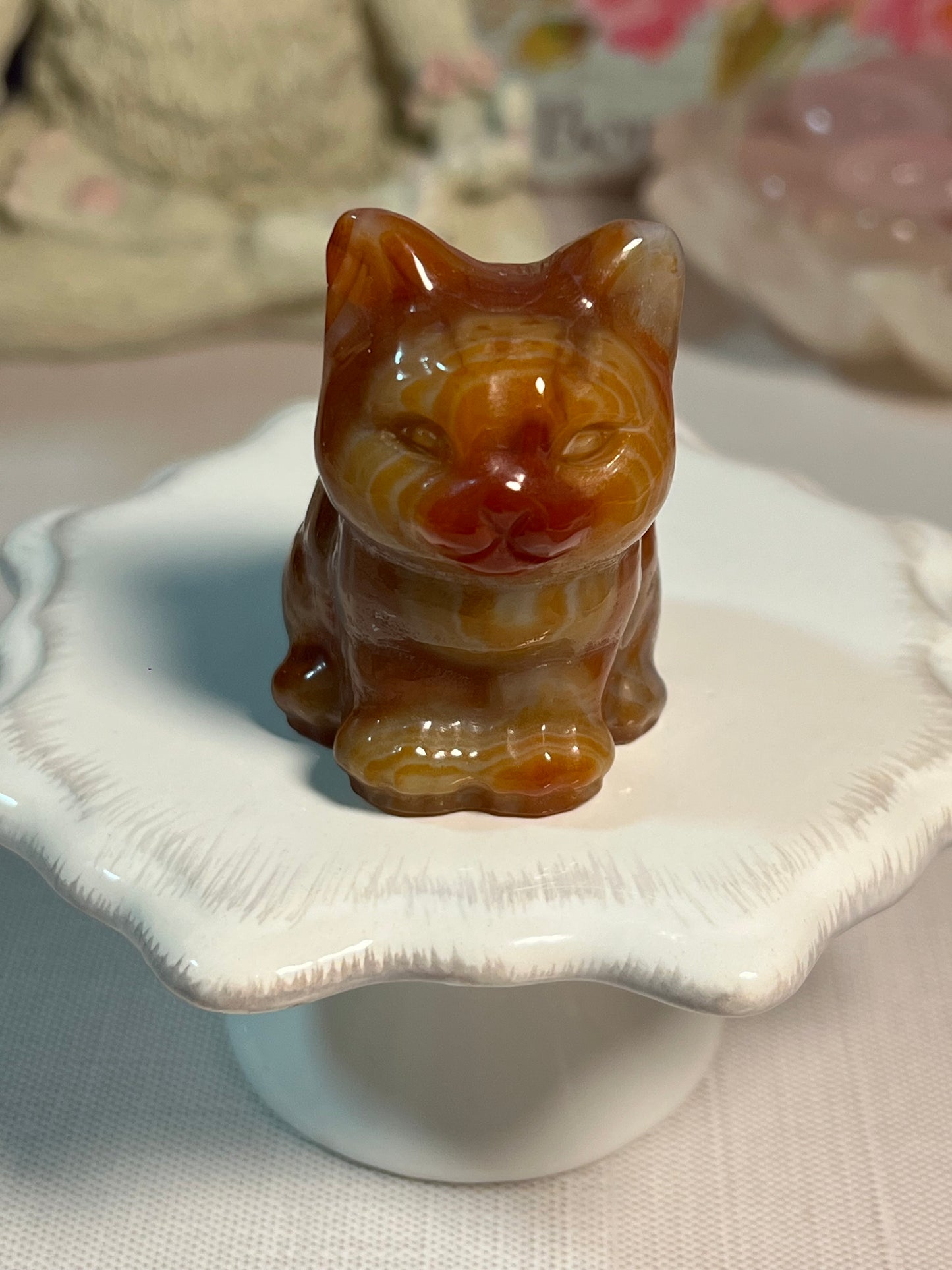Adorable dyed agate kitty carving
