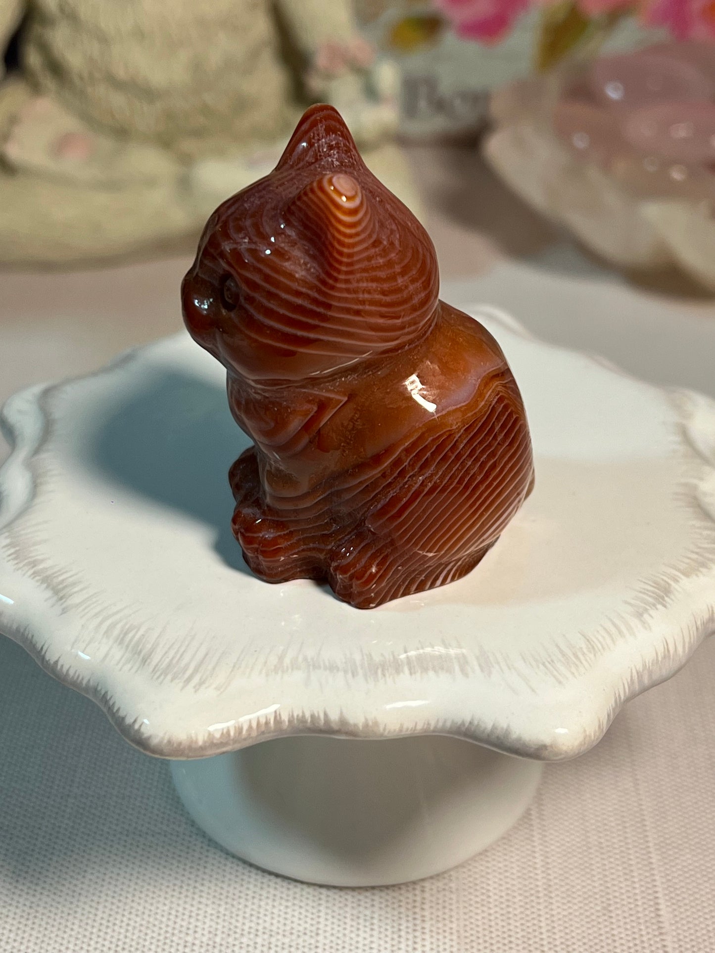 Adorable dyed agate kitty carving
