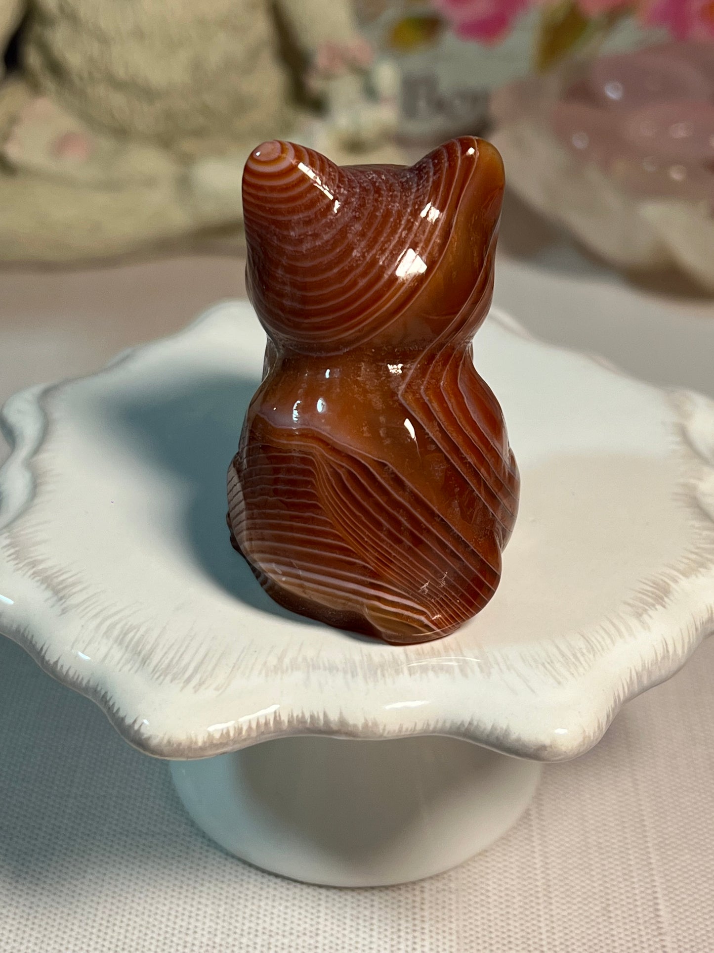 Adorable dyed agate kitty carving