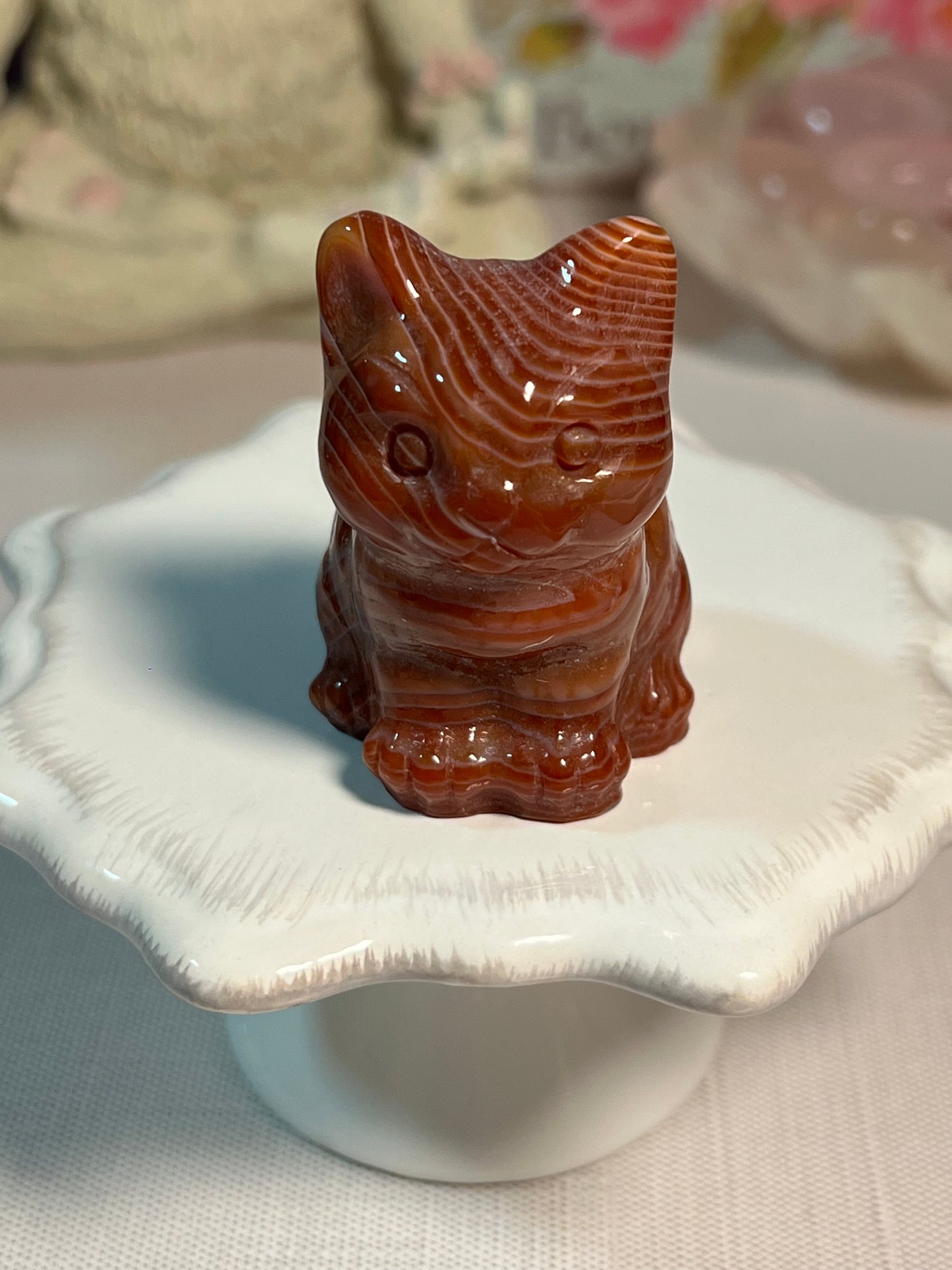 Adorable dyed agate kitty carving