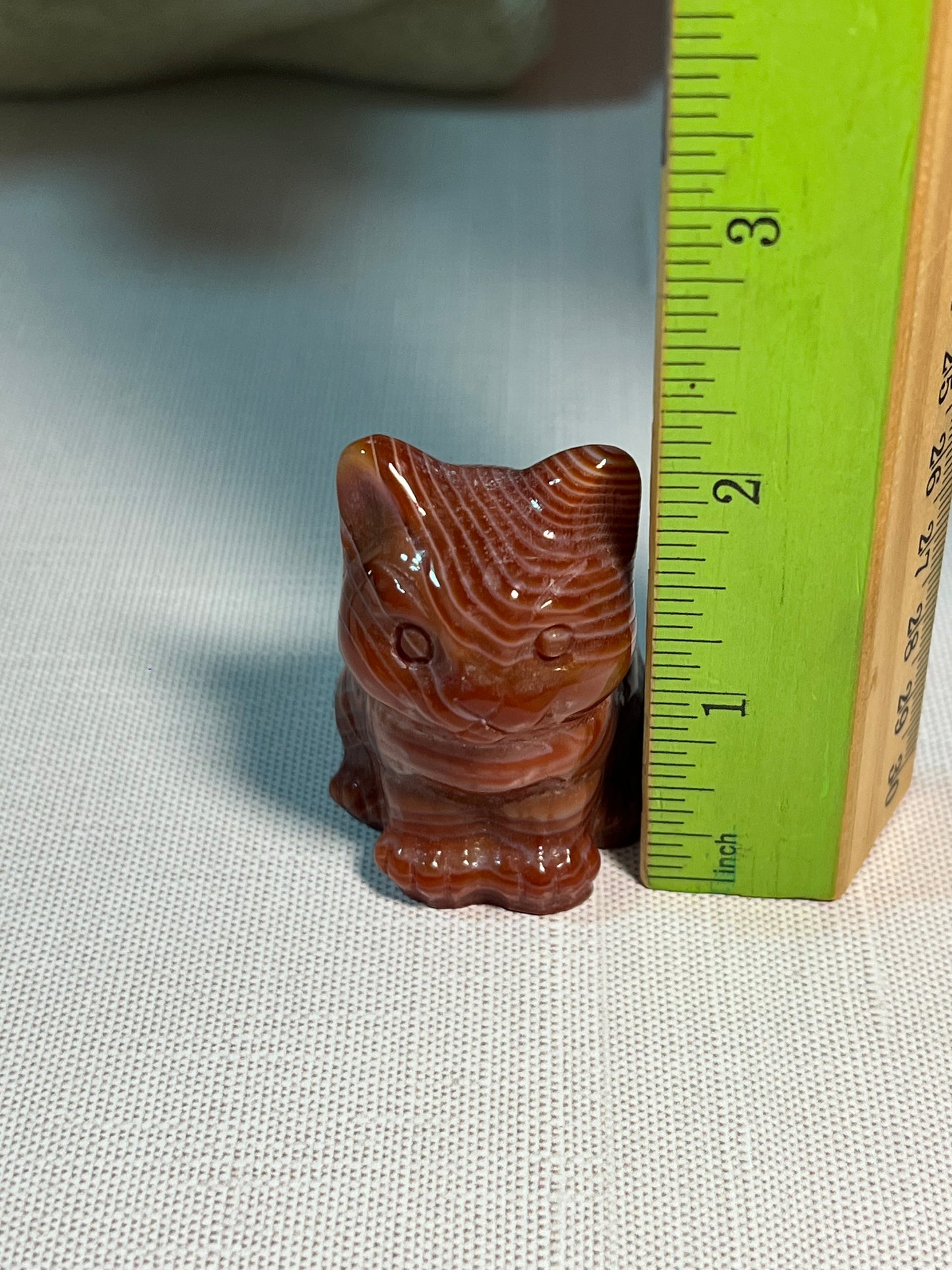Adorable dyed agate kitty carving