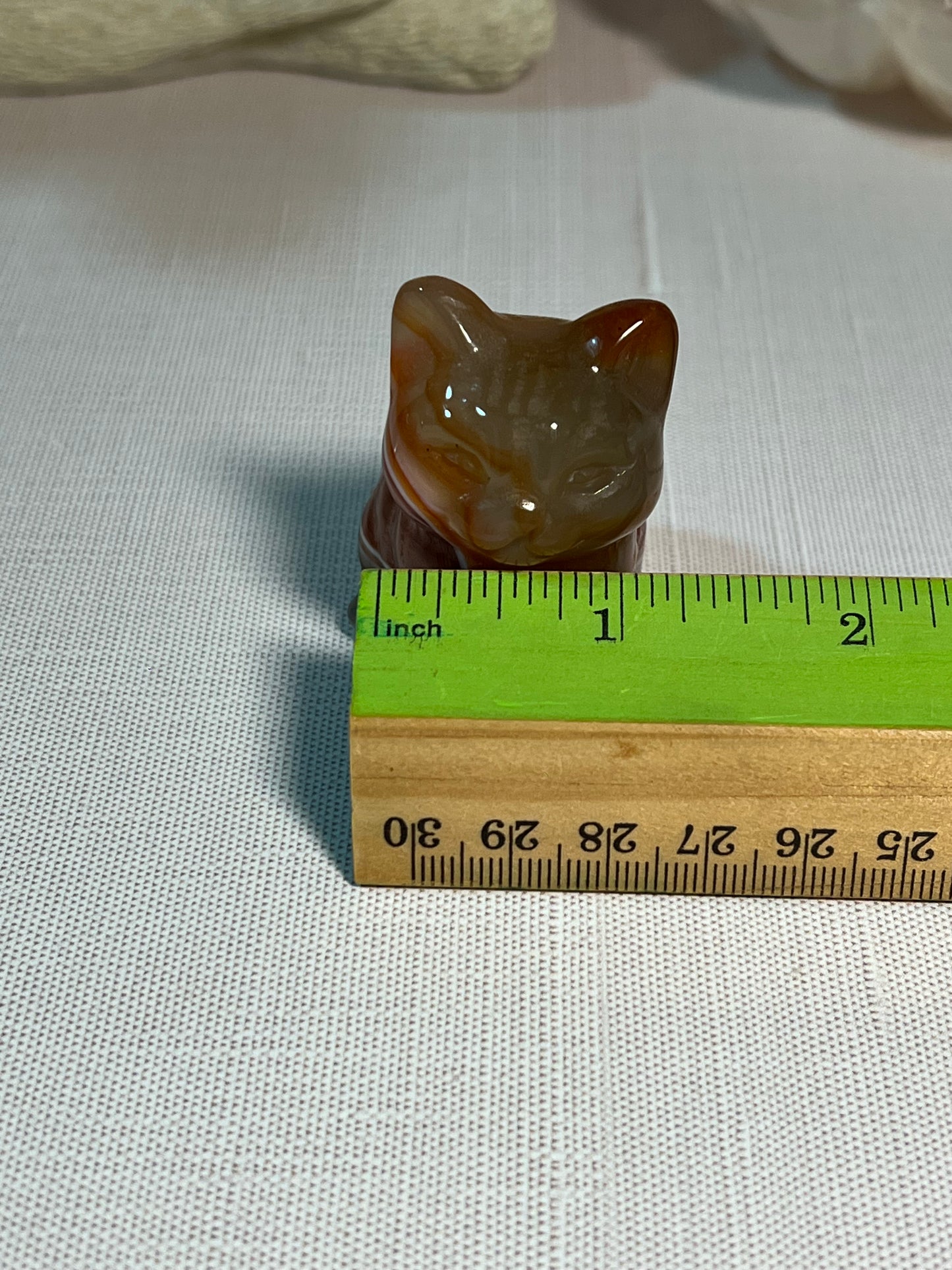 Adorable dyed agate kitty carving