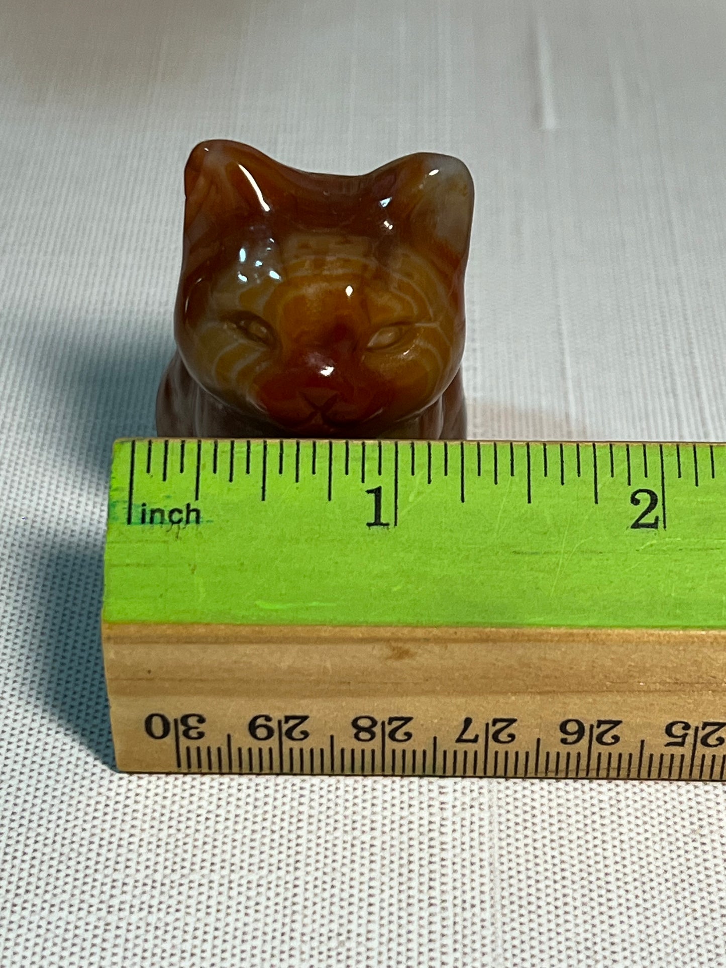 Adorable dyed agate kitty carving