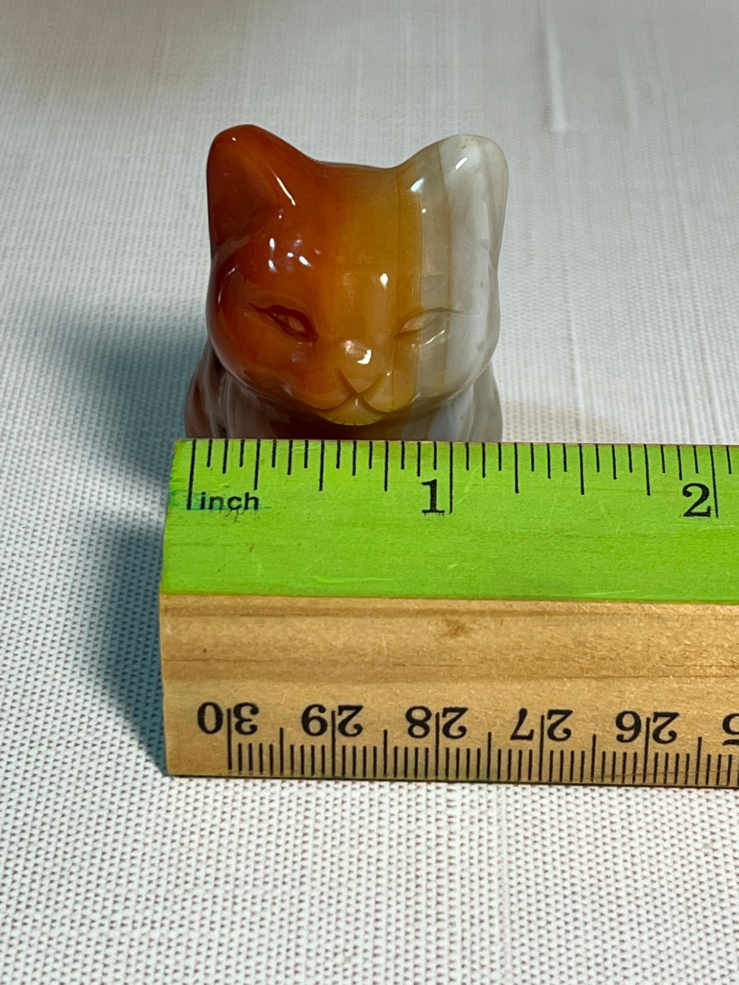 Adorable dyed agate kitty carving
