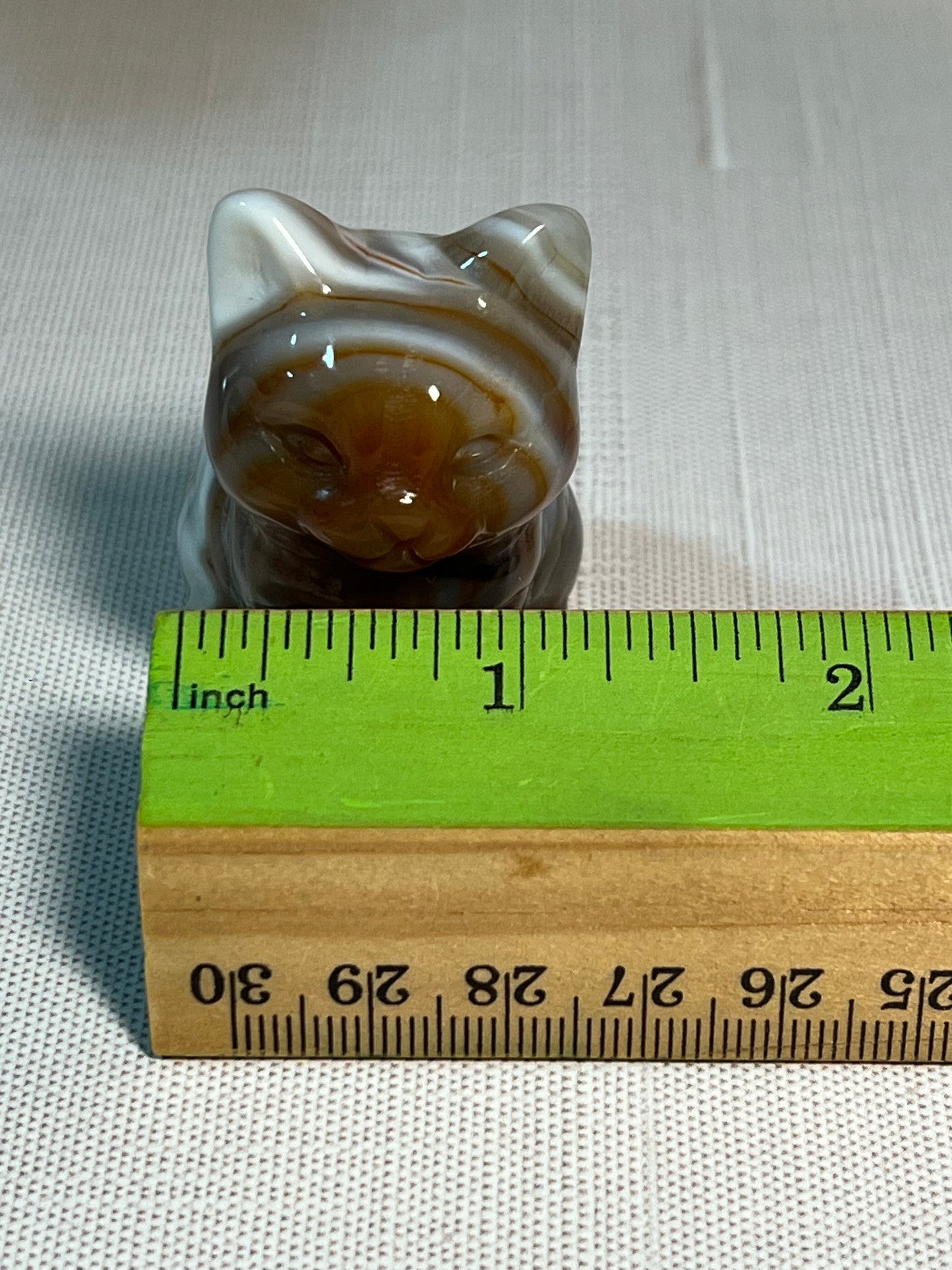 Adorable dyed agate kitty carving
