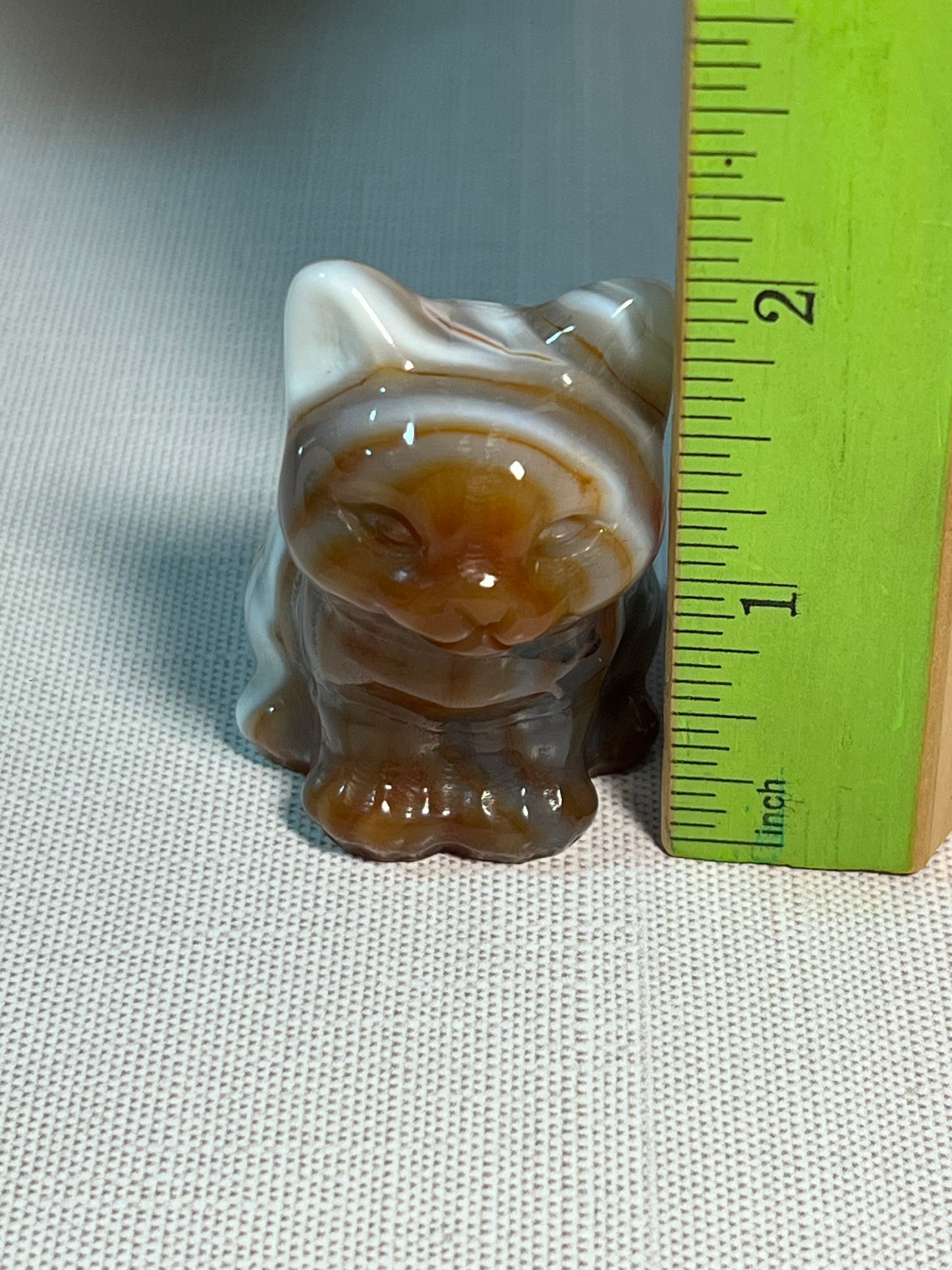Adorable dyed agate kitty carving