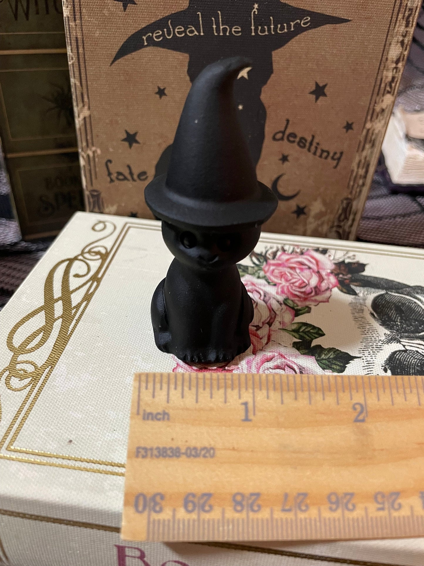 Natural obsidian witch cat