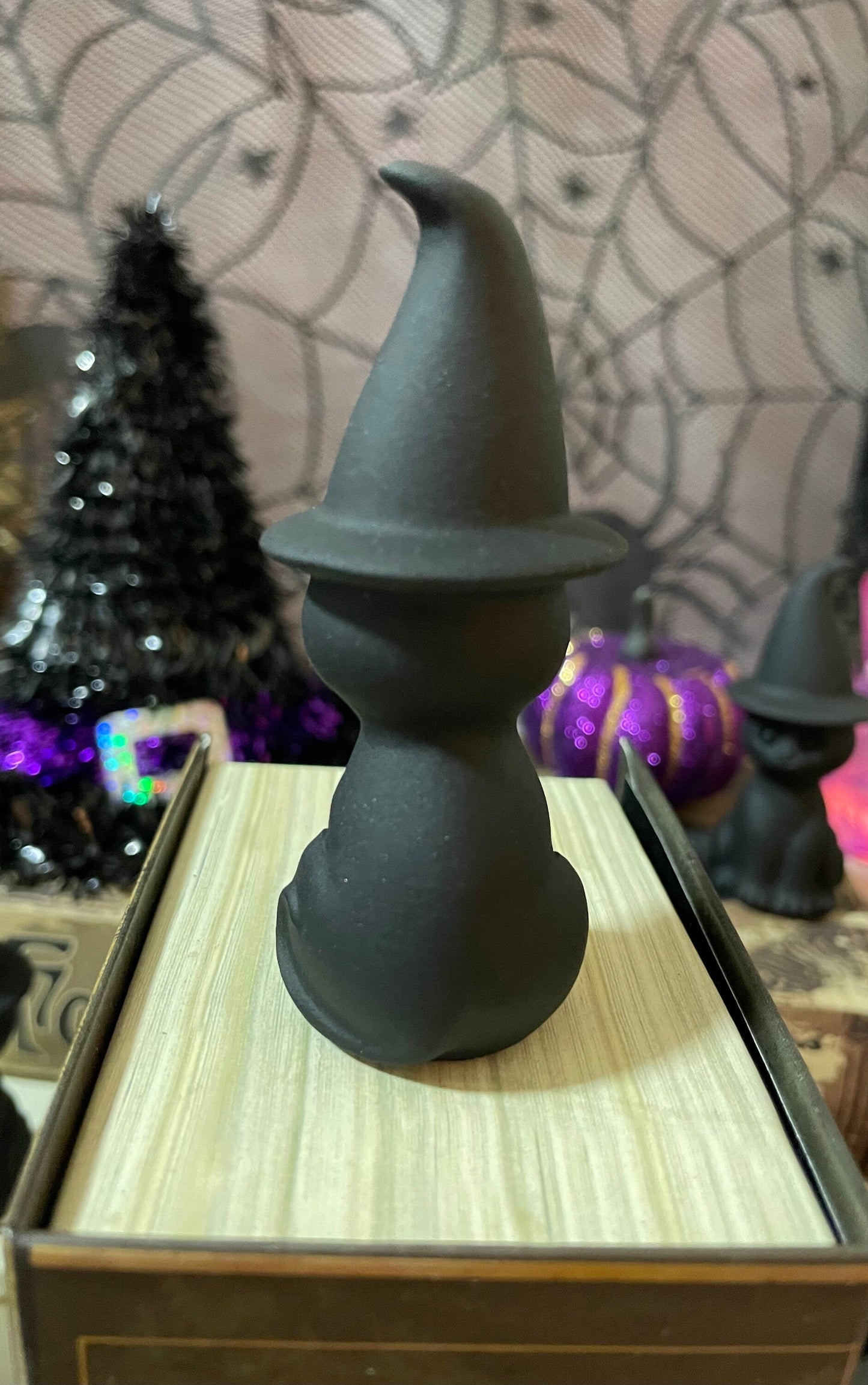 Natural obsidian witch cat