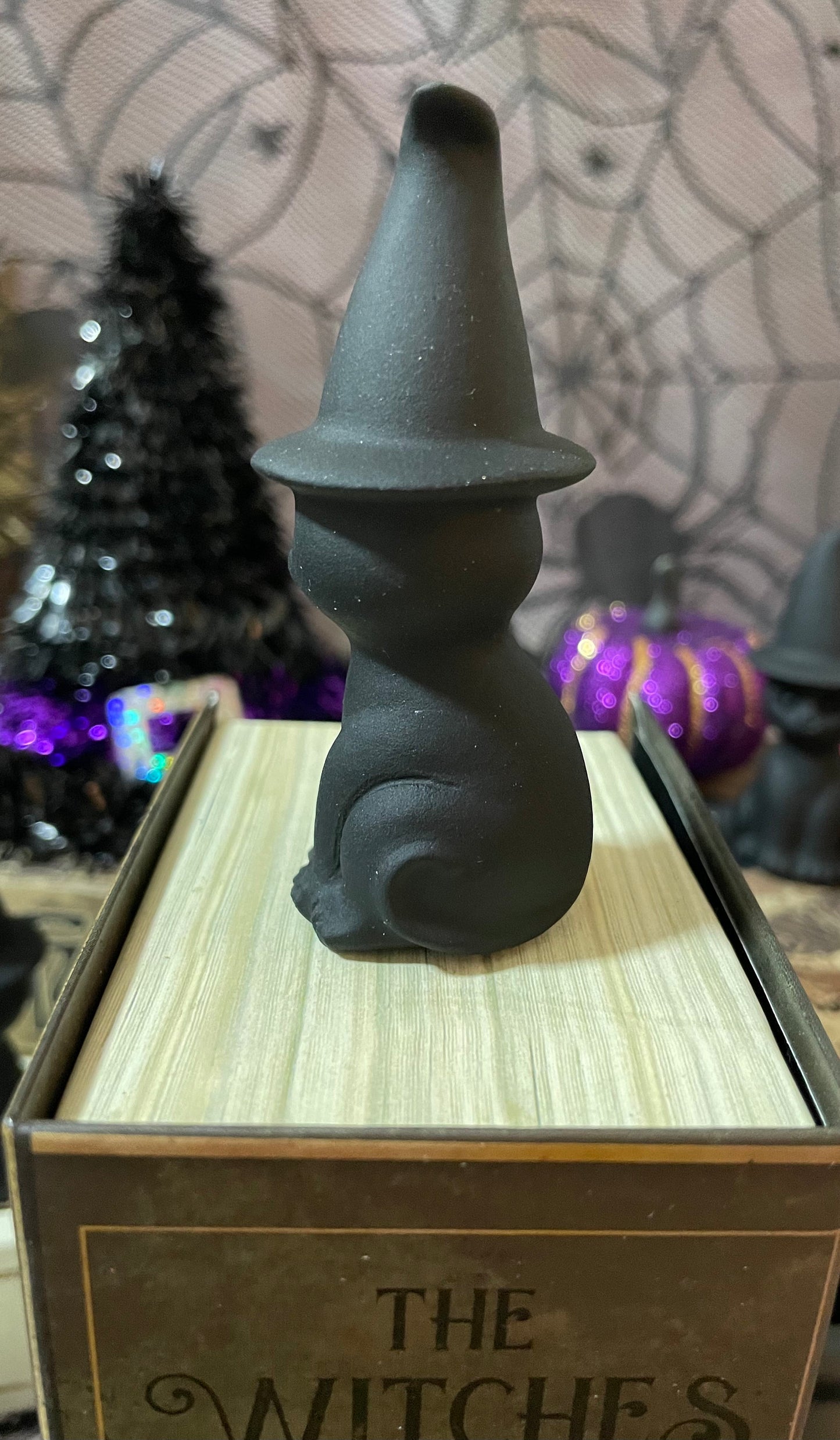 Natural obsidian witch cat