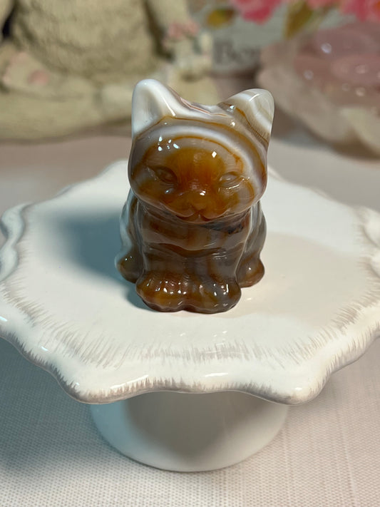 Adorable dyed agate kitty carving