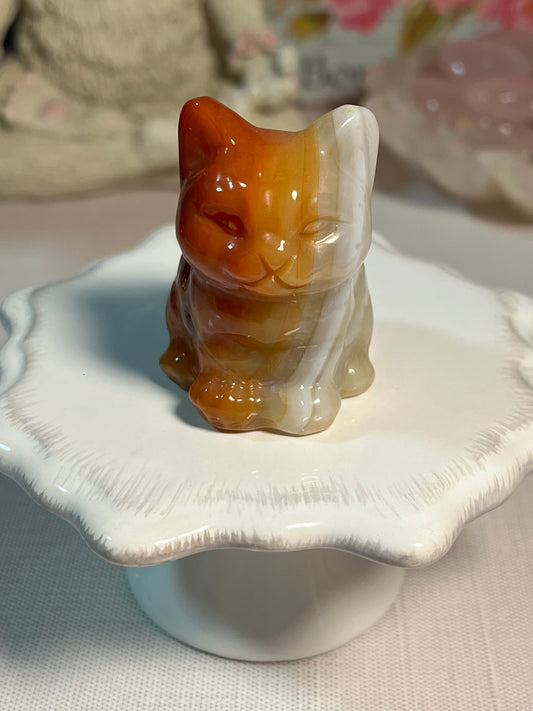 Adorable dyed agate kitty carving