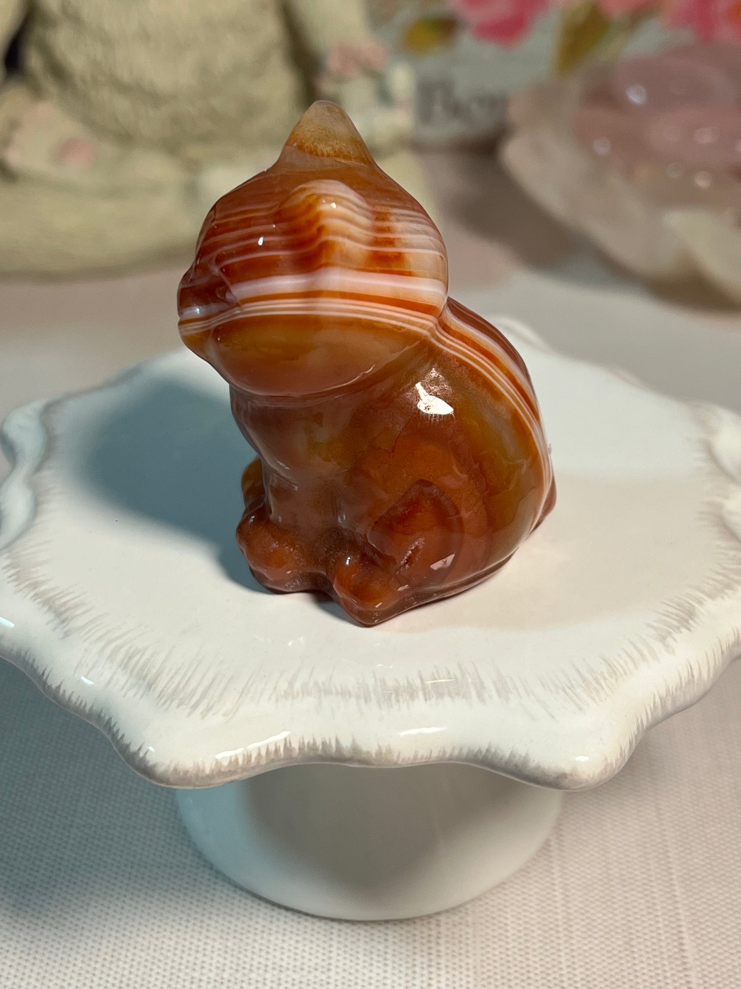 Adorable dyed agate kitty carving