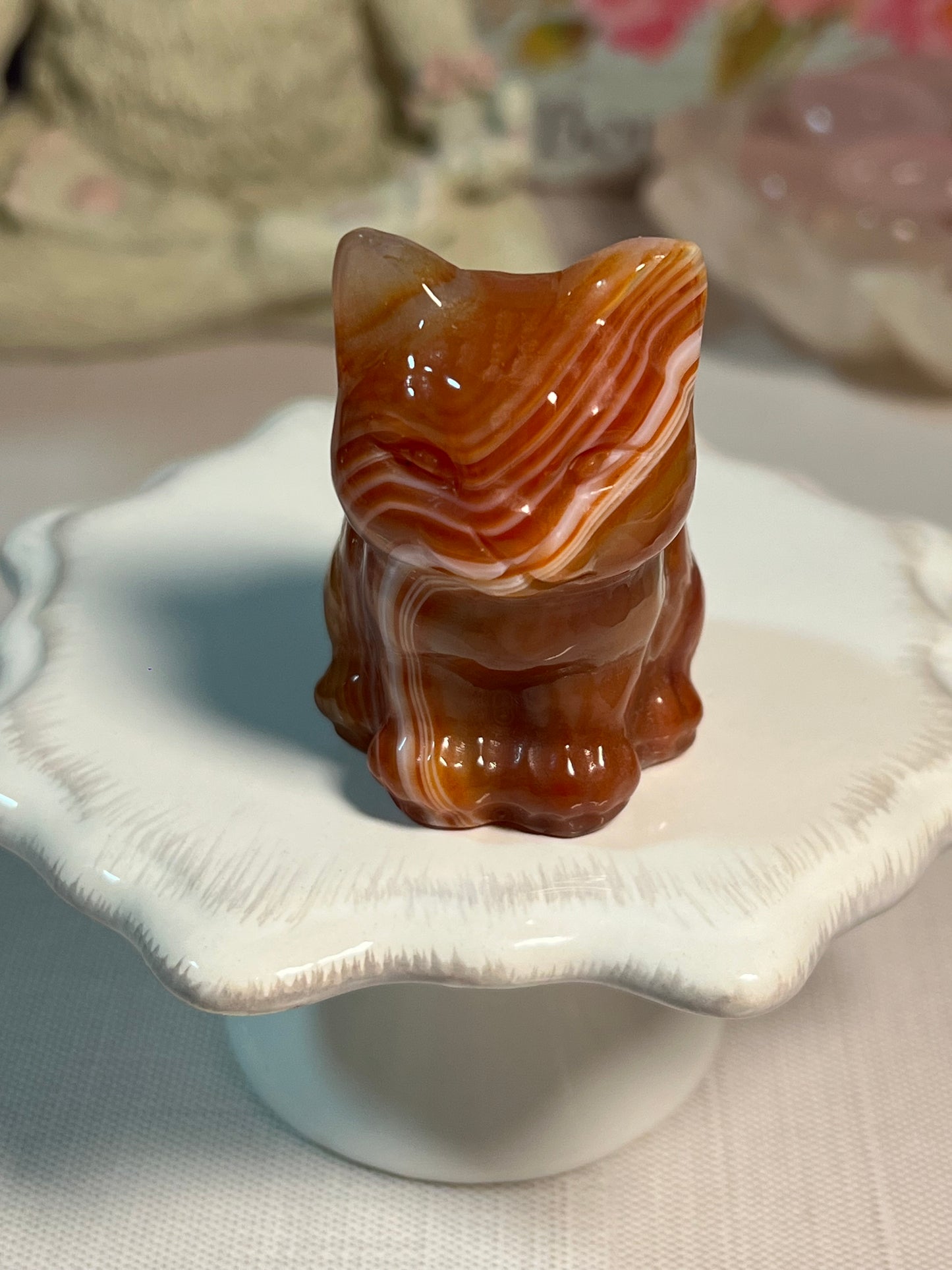 Adorable dyed agate kitty carving