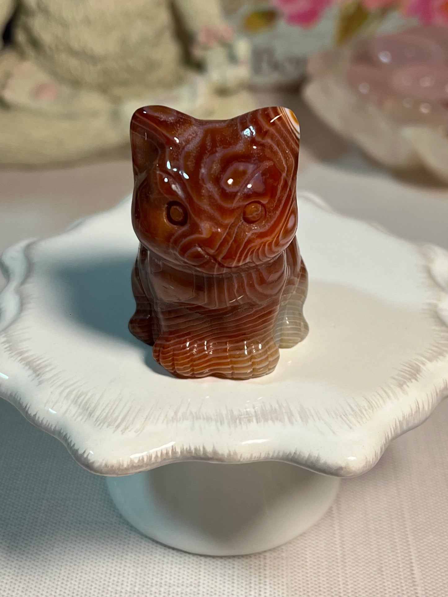 Adorable dyed agate kitty carving