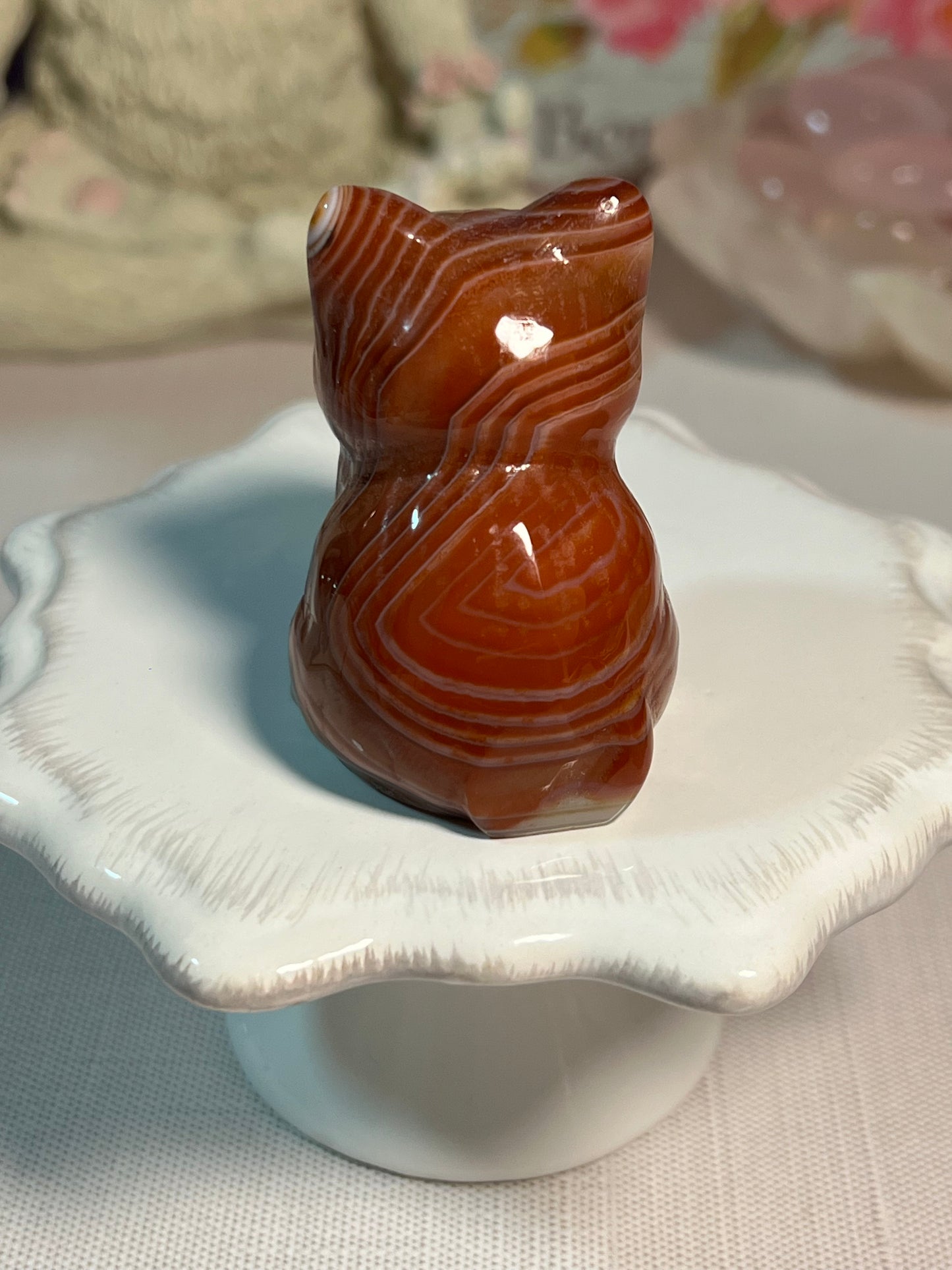 Adorable dyed agate kitty carving