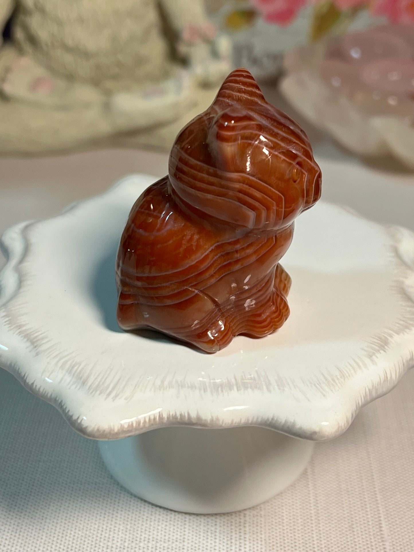 Adorable dyed agate kitty carving