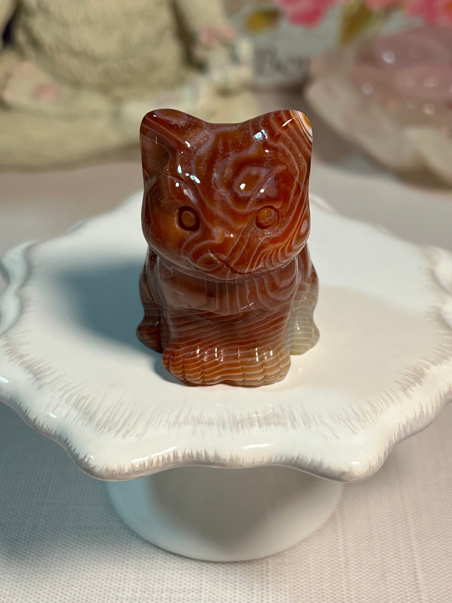 Adorable dyed agate kitty carving