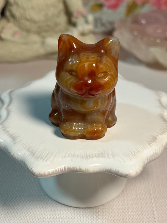 Adorable dyed agate kitty carving
