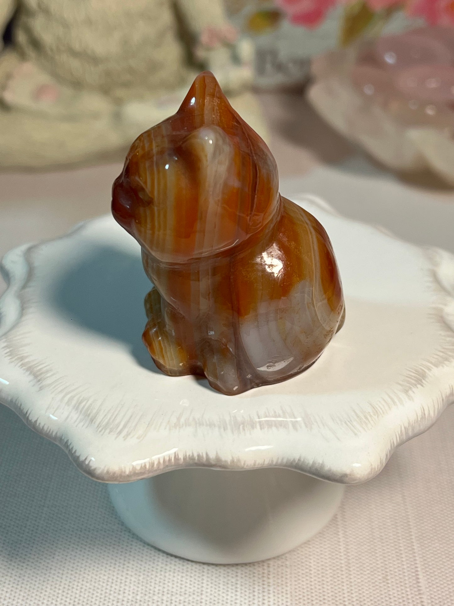 Adorable dyed agate kitty carving
