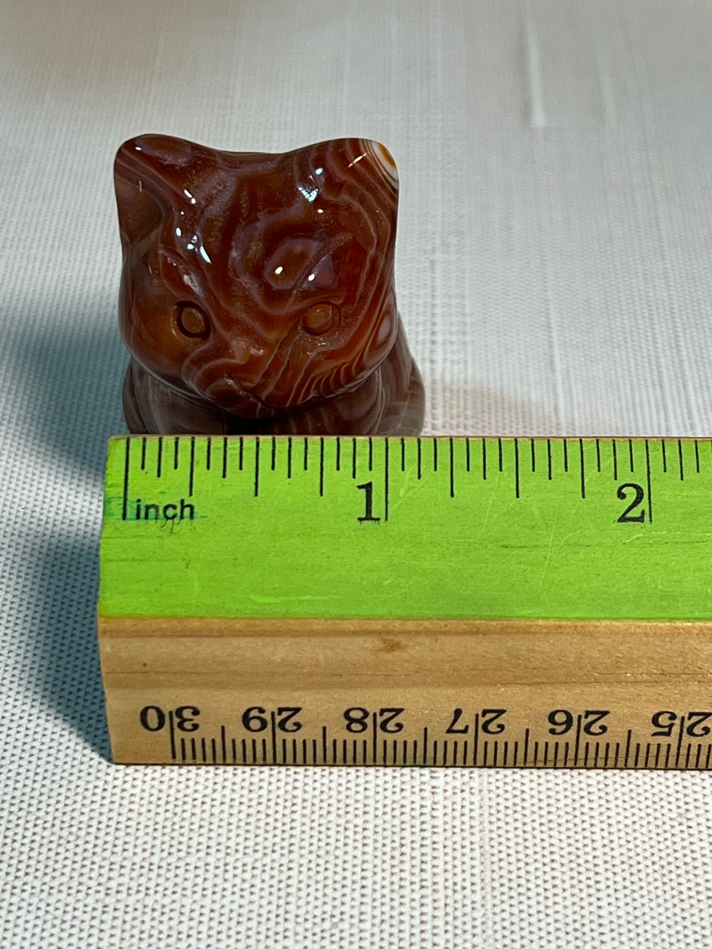 Adorable dyed agate kitty carving