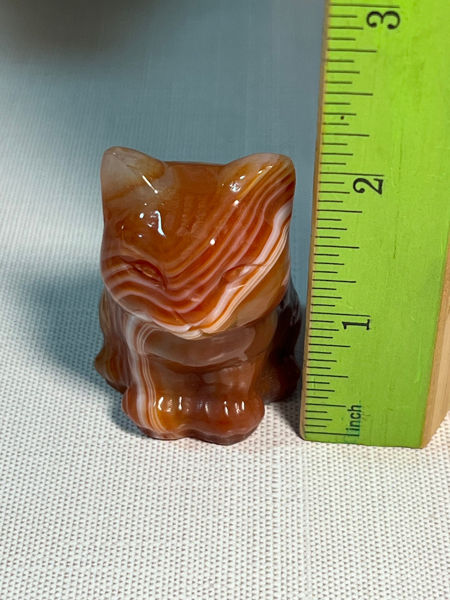 Adorable dyed agate kitty carving