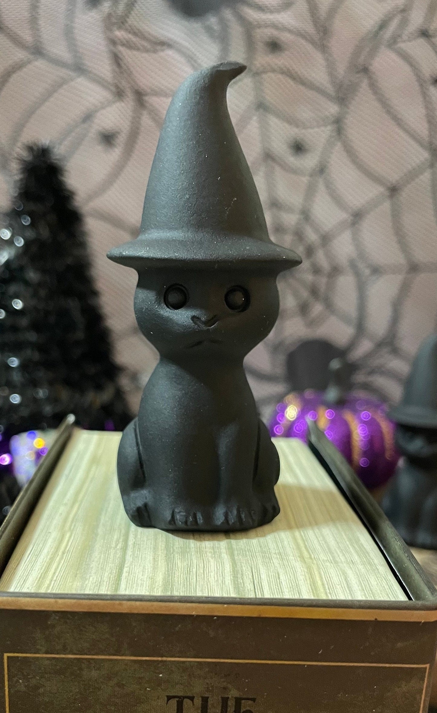 Natural obsidian witch cat